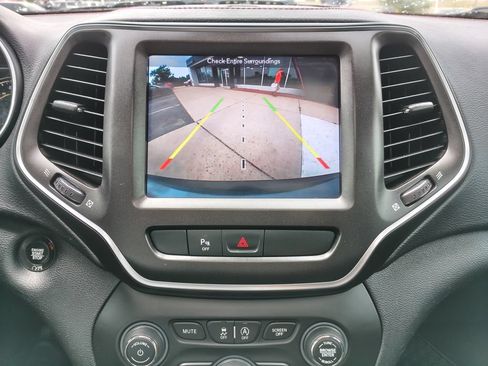 Used 2019 Jeep Cherokee Trailhawk w/ Comfort & Convenience Group AWD/4WD image 6