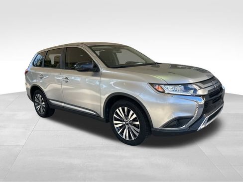Used 2019 Mitsubishi Outlander ES image 2