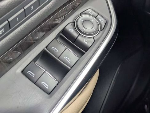 Used 2025 Cadillac XT4 Premium Luxury FWD image 22