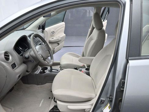 Used 2013 Nissan Versa SV w/ Convenience Pkg image 12