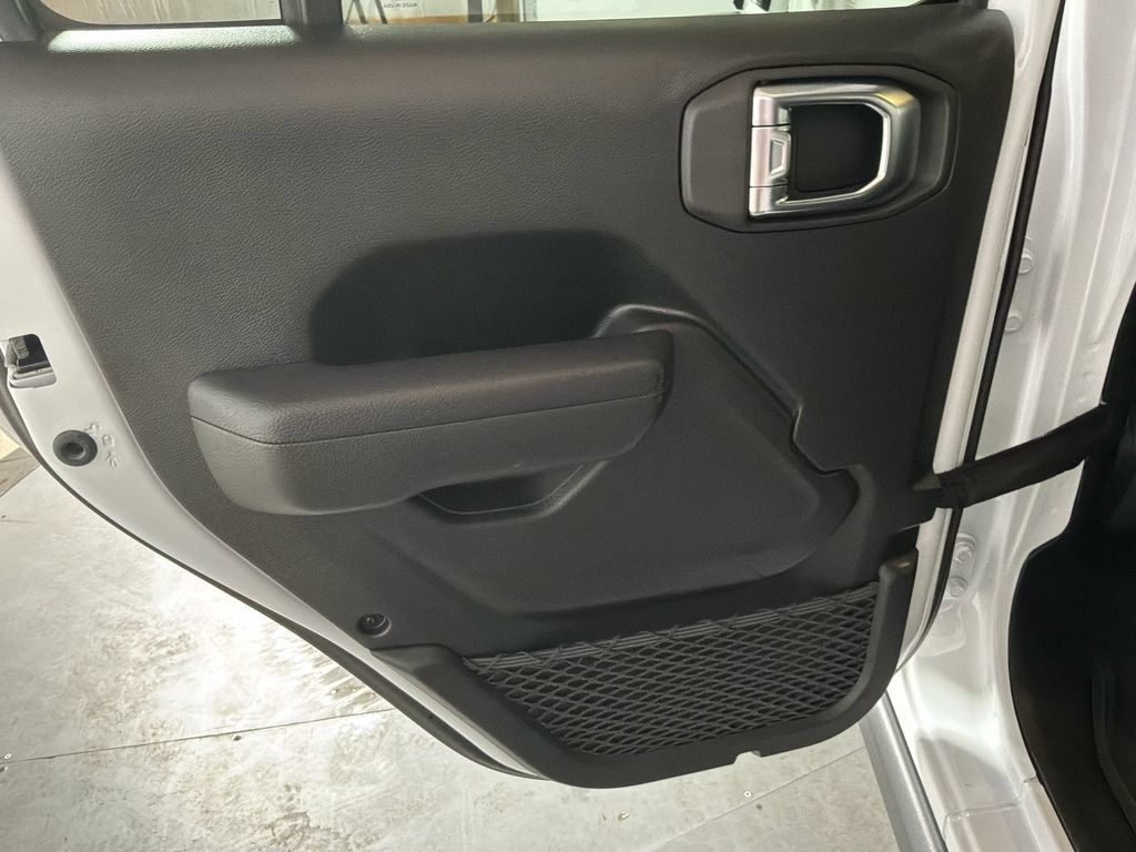 Used 2023 Jeep Wrangler Unlimited w/ Cold Weather Group AWD/4WD image 16