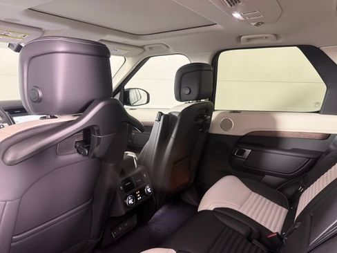 New 2026 Land Rover Discovery S AWD/4WD image 25