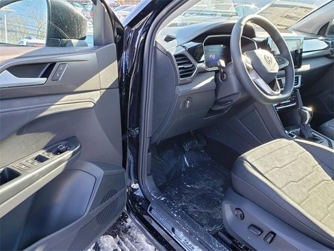 New 2026 Volkswagen Taos SE image 6