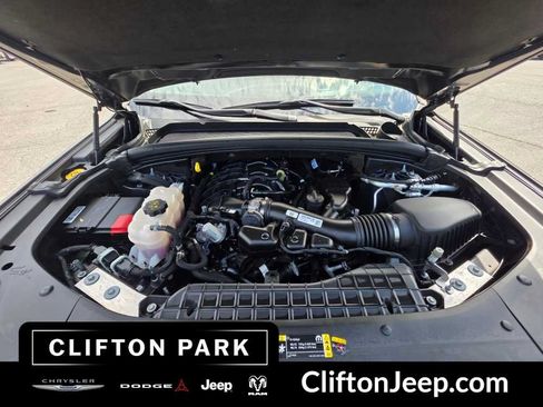 Used 2023 Jeep Grand Cherokee Laredo w/ Luxury Tech Group I AWD/4WD image 28