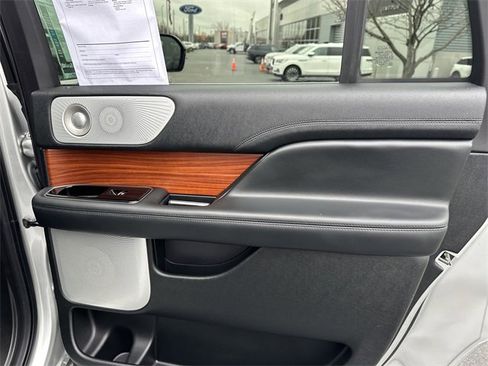 Used 2019 Lincoln Navigator L Reserve image 42