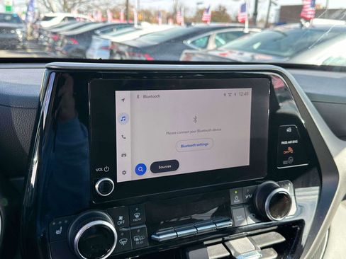 Used 2024 Toyota Highlander XLE image 28