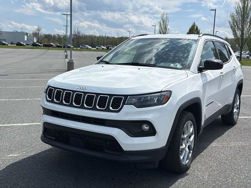 Used 2024 Jeep Compass Latitude AWD/4WD image 14