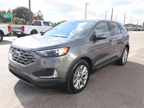 Certified 2022 Ford Edge Titanium image 3