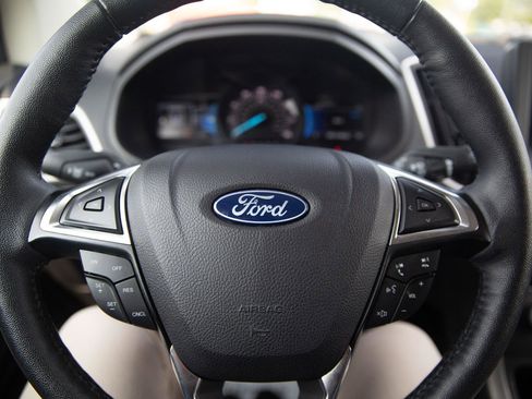 Used 2024 Ford Edge SEL image 11