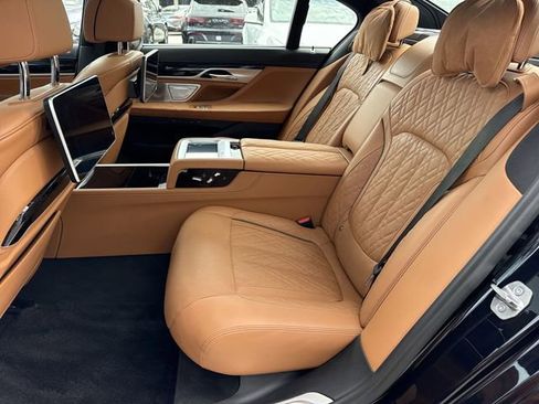 Used 2020 BMW 750i xDrive AWD/4WD image 23