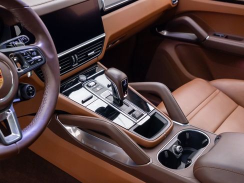 Certified 2023 Porsche Cayenne Turbo AWD/4WD image 13
