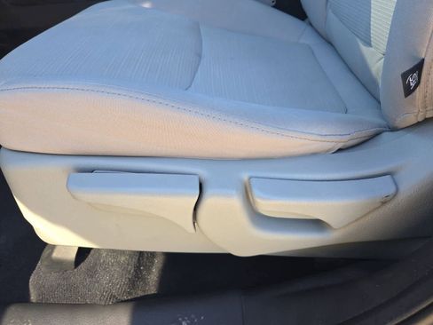 Used 2015 Kia Sorento LX image 16