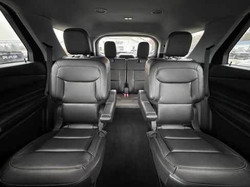 Used 2022 Ford Explorer XLT w/ Equipment Group 202A image 16