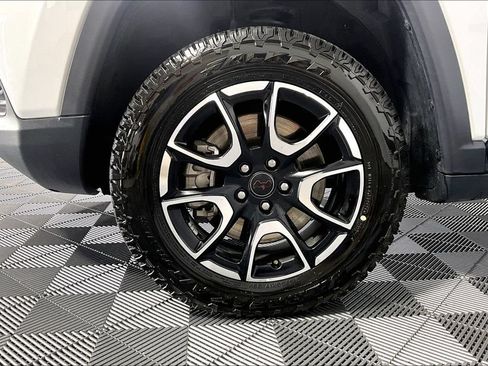 Used 2025 Jeep Compass Trailhawk AWD/4WD image 8