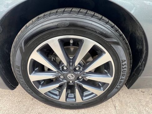 Used 2017 Nissan Altima 2.5 SL w/ Moonroof Package FWD image 19