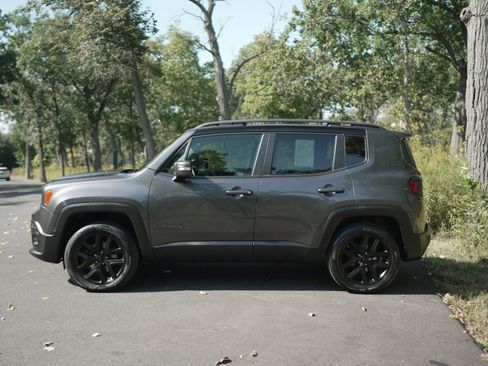 Used 2016 Jeep Renegade Latitude image 10