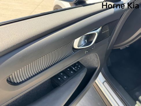 Used 2022 Volvo XC40 T5 R-Design w/ Advanced Package image 11