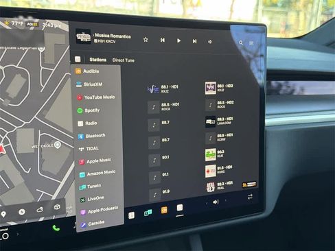 Used 2022 Tesla Model X Plaid image 20