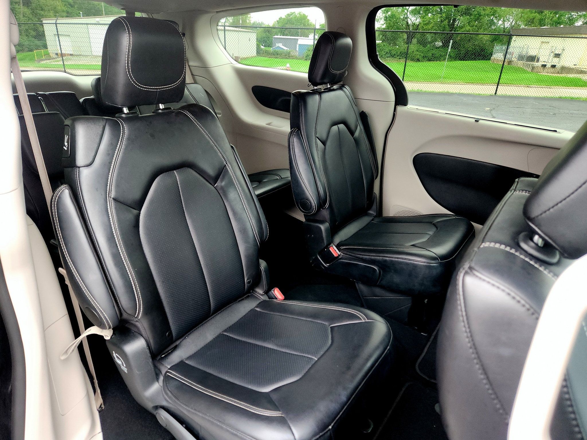 Used 2024 Chrysler Pacifica Touring-L FWD image 39