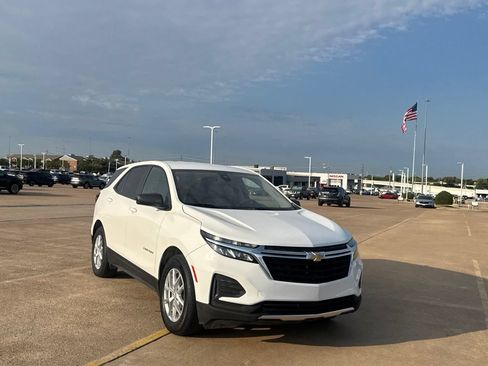 Used 2023 Chevrolet Equinox LS w/ LS Convenience Package FWD image 3