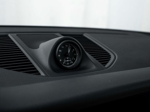 Certified 2024 Porsche Macan AWD/4WD image 18