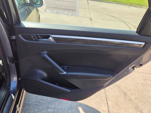 Used 2016 Volkswagen Passat 1.8T SE FWD image 19