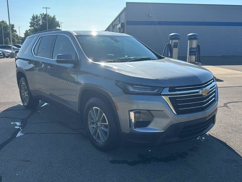 Used 2023 Chevrolet Traverse LT FWD image 7