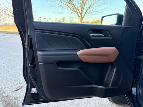 Used 2023 GMC Canyon AT4 image 16