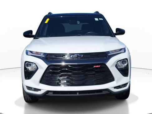Used 2021 Chevrolet TrailBlazer RS w/ Technology Package image 2