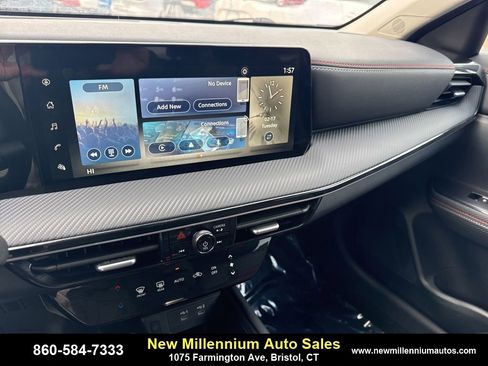 Used 2025 Nissan Kicks SR image 19