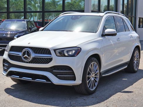 Used 2021 Mercedes-Benz GLE 450 4MATIC w/ AMG Line Exterior image 10