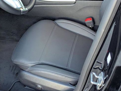 New 2025 Mercedes-Benz C 300 Sedan image 4