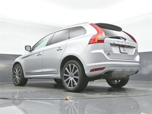 Used 2017 Volvo XC60 T6 Inscription w/ Climate Package image 14