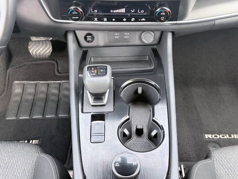 Used 2025 Nissan Rogue SV AWD/4WD image 18