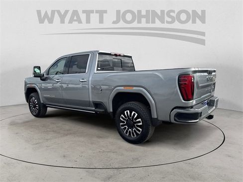 Used 2025 GMC Sierra 2500 Denali Ultimate image 3