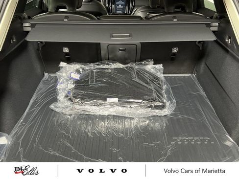 New 2025 Volvo XC60 B5 Core w/ Climate Package image 20