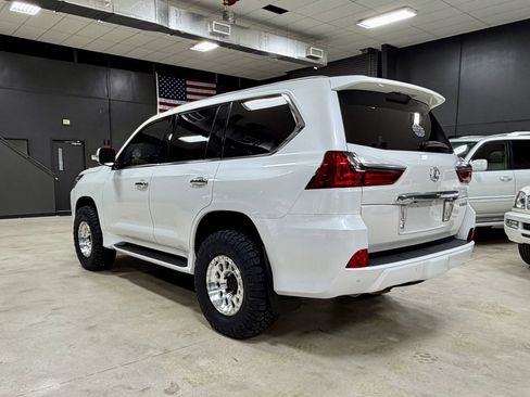 Used 2016 Lexus LX 570 4WD w/ Luxury Package image 11