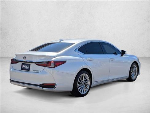 Used 2019 Lexus ES 300h w/ Accessory Package 2 image 5