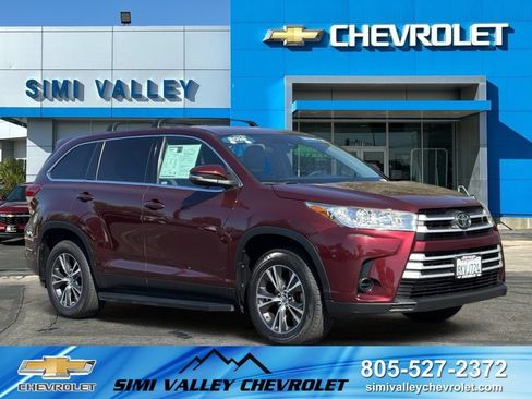 Used 2019 Toyota Highlander LE FWD image 1