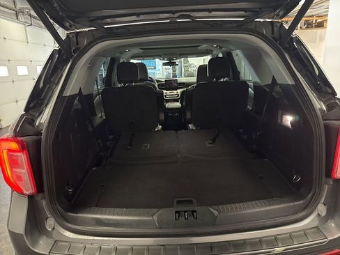 Used 2022 Ford Explorer XLT w/ Equipment Group 202A image 28