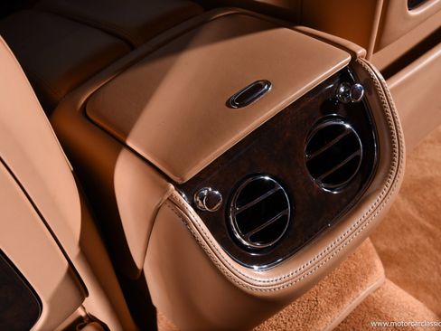 Used 2012 Bentley Mulsanne image 34