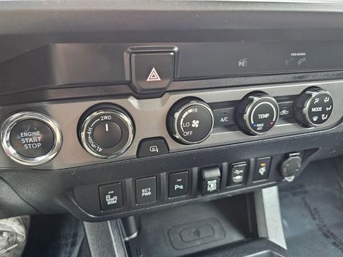 Used 2019 Toyota Tacoma TRD Off-Road image 33