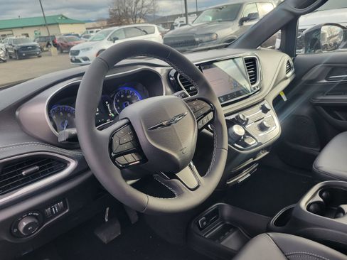 New 2026 Chrysler Pacifica Select w/ S Appearance Package AWD/4WD image 7
