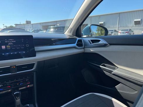 Used 2025 Volkswagen Taos SE image 35