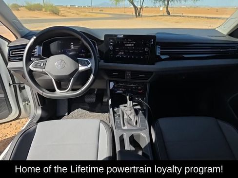 Used 2025 Volkswagen Jetta SE w/ Sunroof Package FWD image 5