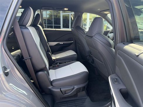 Certified 2025 Lexus TX 500h AWD w/ Technology Package image 24