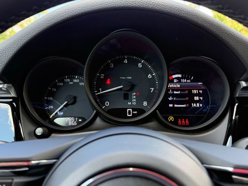 Used 2026 Porsche Macan image 16