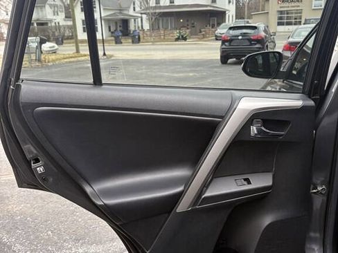 Used 2018 Toyota RAV4 XLE image 30