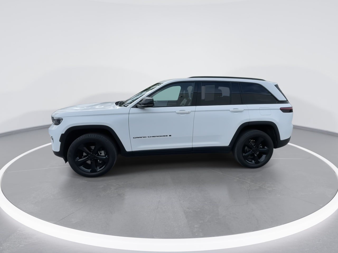 Used 2024 Jeep Grand Cherokee Limited w/ Black Appearance Package AWD/4WD image 10
