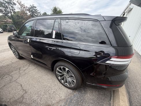 New 2026 Lincoln Aviator AWD w/ Jet Appearance Package image 6